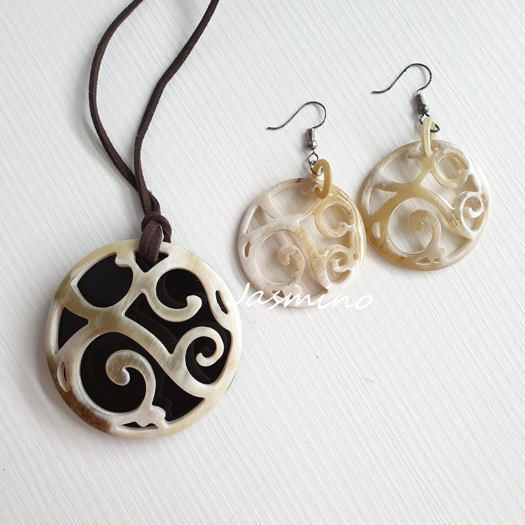 Elegant Handmade Pendant J17890, Product from Vietnam