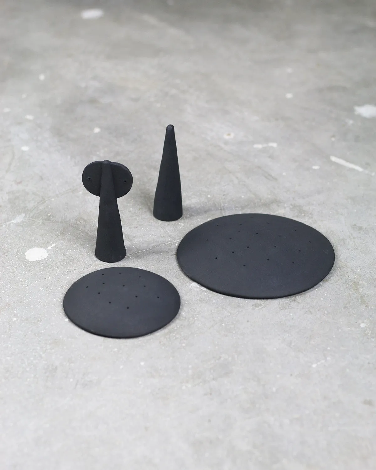 matte asphalt ring cone